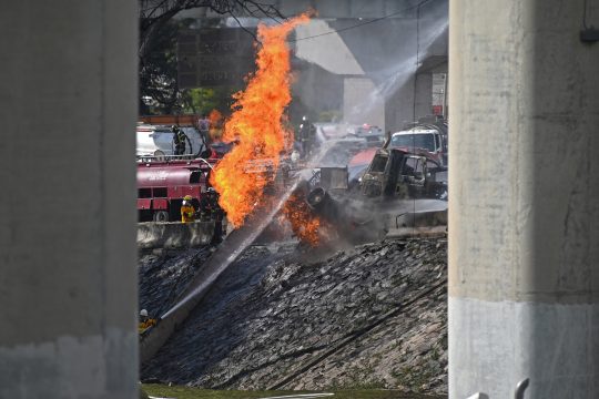 Die Unglücksstelle nach der Explosion eines Tankwagens in Mexiko-Stadt