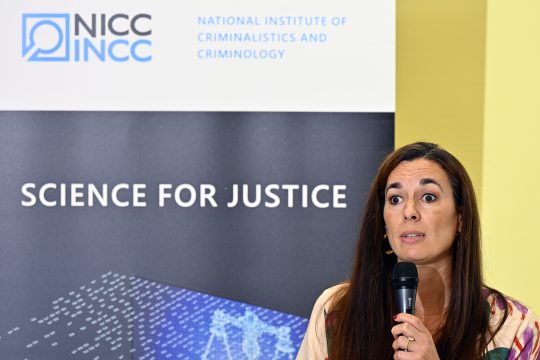 Die forensische Drogen-Expertin Natalie Meert bei der Pressekonferenz am 2. September