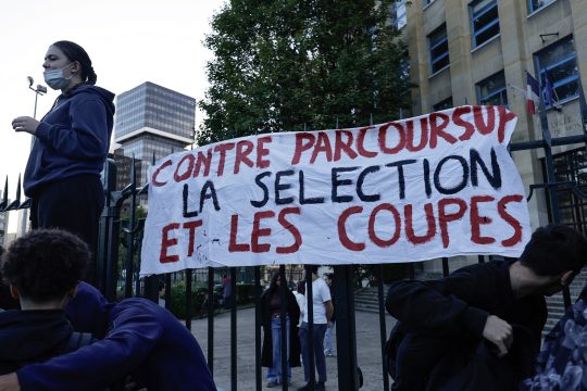 Proteste und Blockaden in Paris gegen die geplanten Sparmaßnahmen