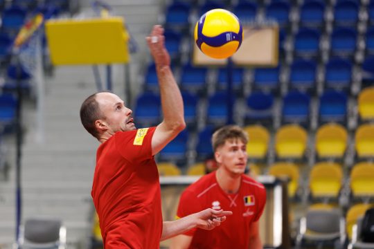 Red Dragon Stijn D'Hulst beim Aufschlag