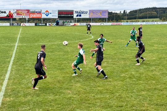 Spieler auf dem Platz bei Rocherath vs Kelmis