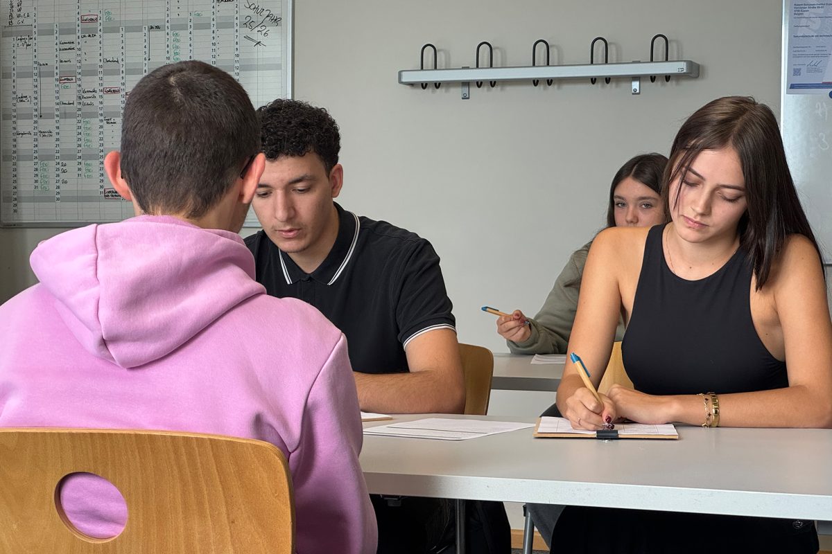 Schüler während des Unterrichts im Klassenraum