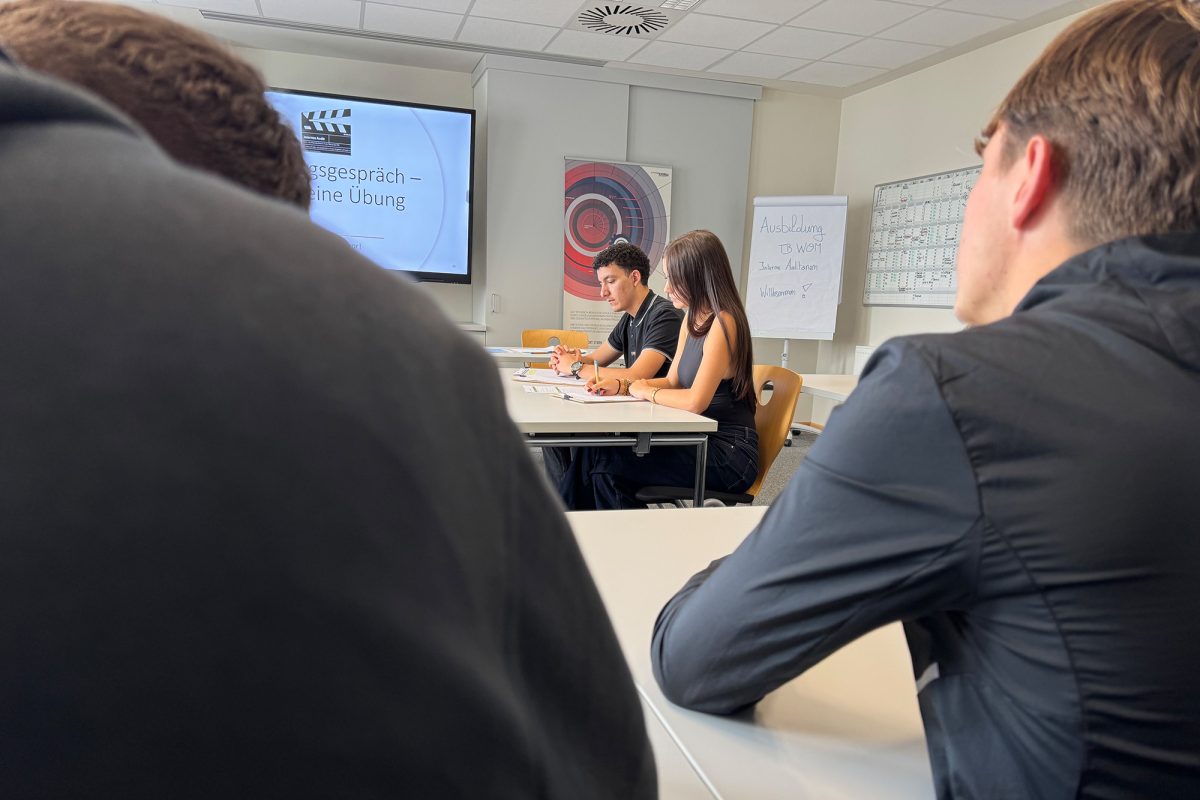 Schüler während des Unterrichts im Klassenraum