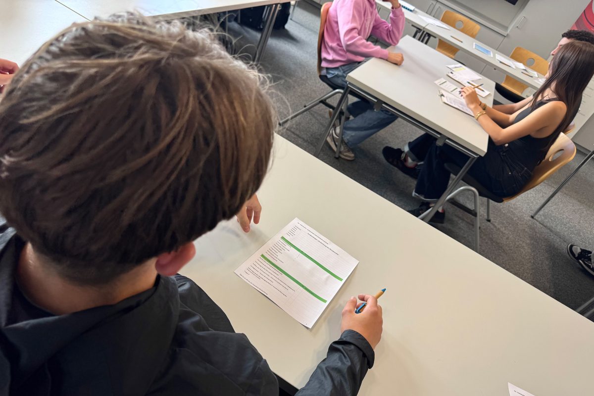 Schüler während des Unterrichts im Klassenraum