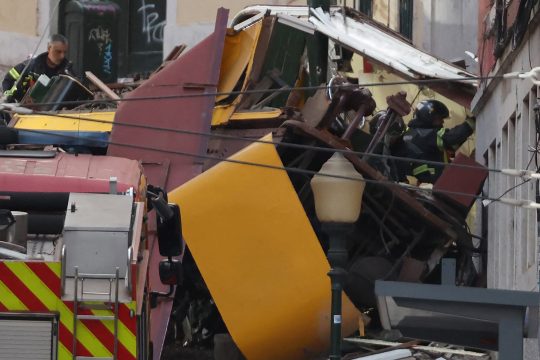 Zerstörte Standseilbahn in Lissabon nach dem Unglück