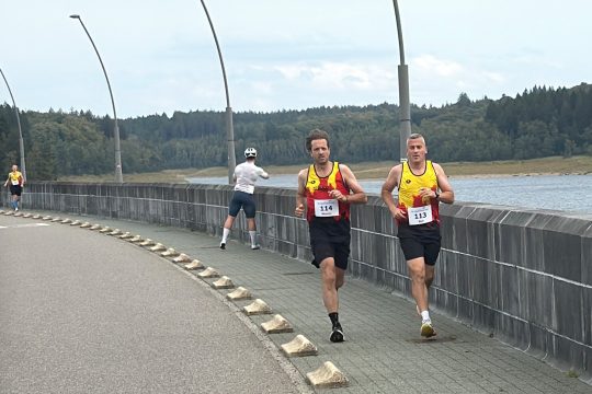 Läufer beim 50. Eupener Talsperrenlauf