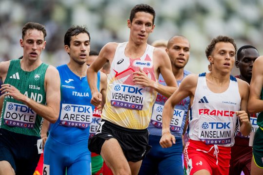 Ruben Verheyden (Mitte) steht im Halbfinale über 1.500 Meter