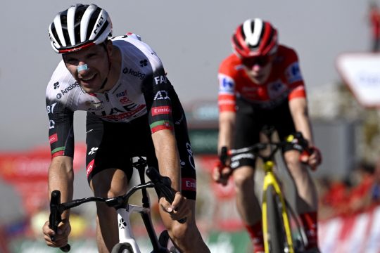 Joao Almeida kommt knapp vor Jonas Vingegaard ins Ziel