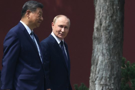 Chinas Präsident Xi Jinping mit seinem russischen Amtskollegen Wladimir Putin in Peking