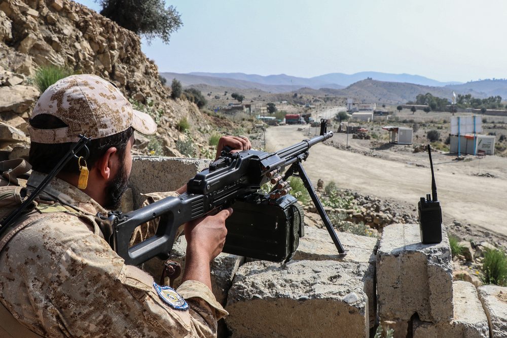 Taliban bewacht die Straße