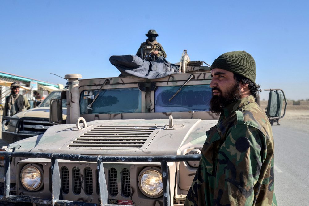 Taliban mit Fahrzeugen