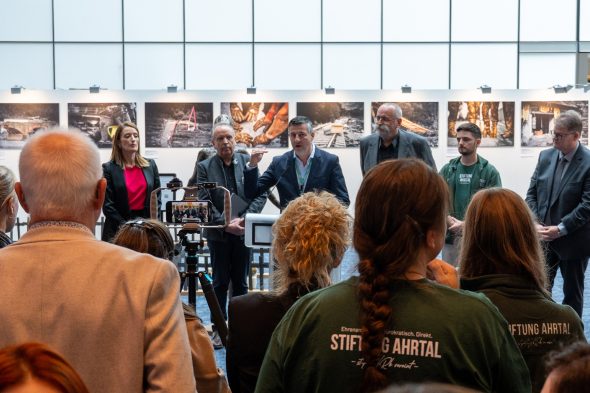 Pascal Arimont bei der Eröffnung der Ausstellung