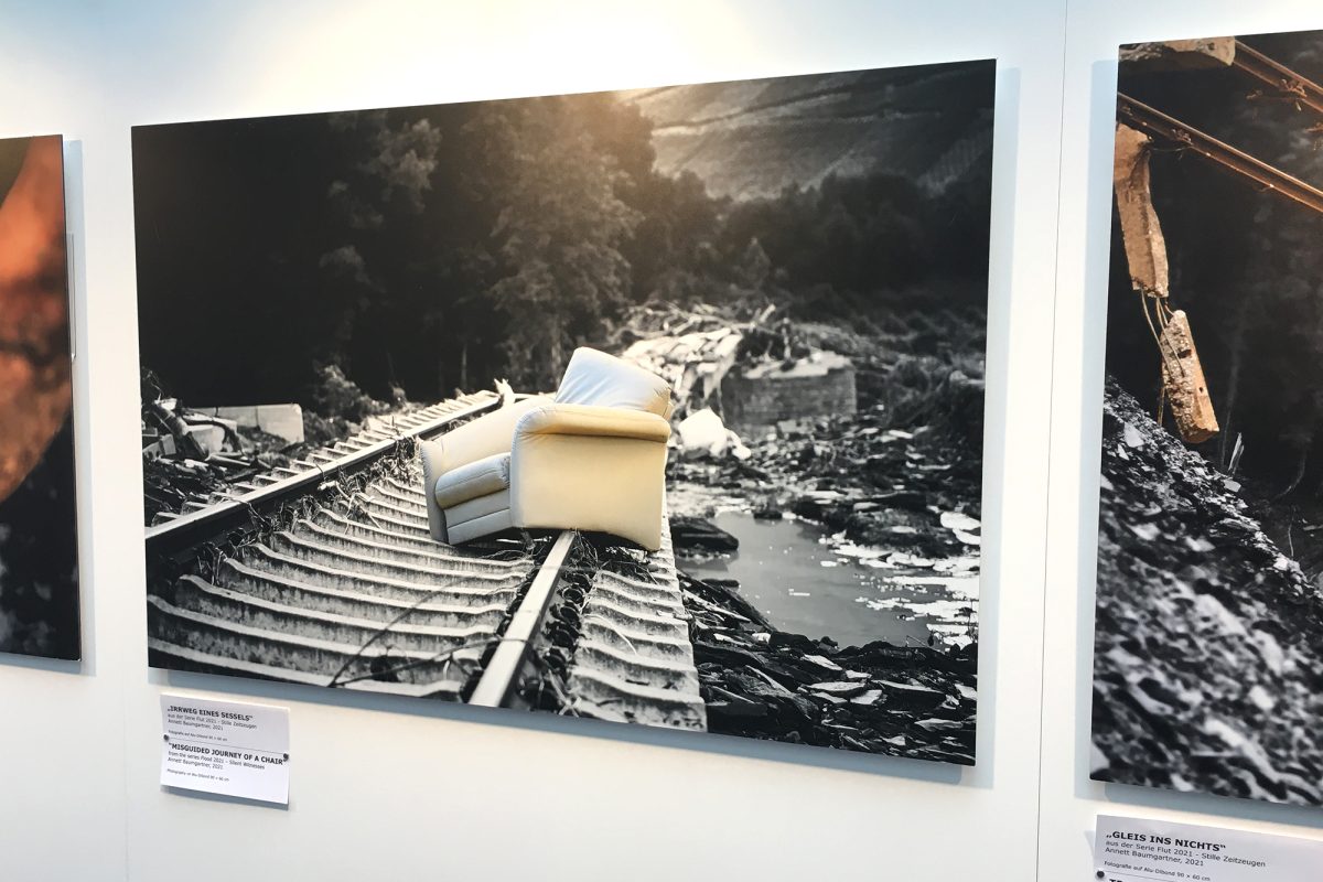 Gegenstände der Ausstellung "Flut – Juli 2021. Eine Katastrophe im Herzen von Europa" im Europaparlament