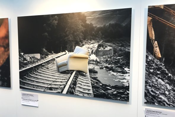 Gegenstände der Ausstellung „Flut – Juli 2021. Eine Katastrophe im Herzen von Europa“ im Europaparlament