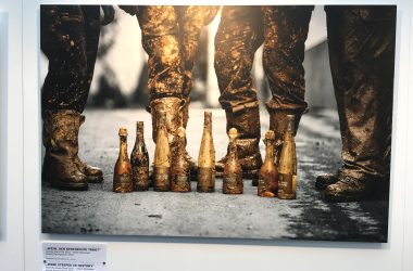 Gegenstände der Ausstellung "Flut – Juli 2021. Eine Katastrophe im Herzen von Europa" im Europaparlament