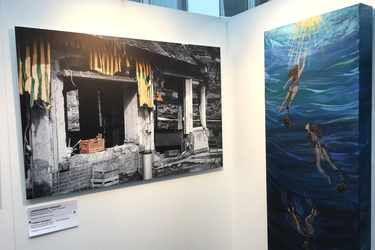 Gegenstände der Ausstellung "Flut – Juli 2021. Eine Katastrophe im Herzen von Europa" im Europaparlament