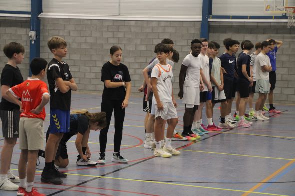 Die Jugendlichen sind mit Begeisterung bei der Sache