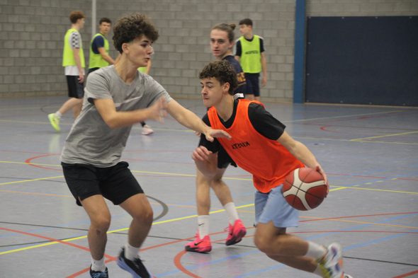 Die Jugendlichen sind mit Begeisterung bei der Sache