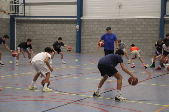 Die Jugendlichen sind mit Begeisterung bei der Sache