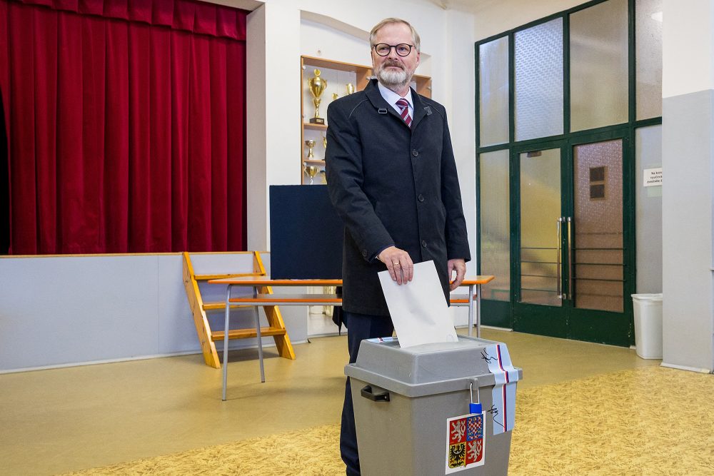 Der tshechische Regierungschef Petr Fiala bei der Stimmabgabe