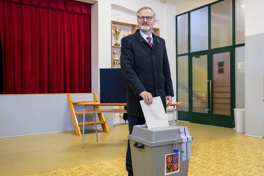 Der tschechische Regierungschef Petr Fiala bei der Stimmabgabe