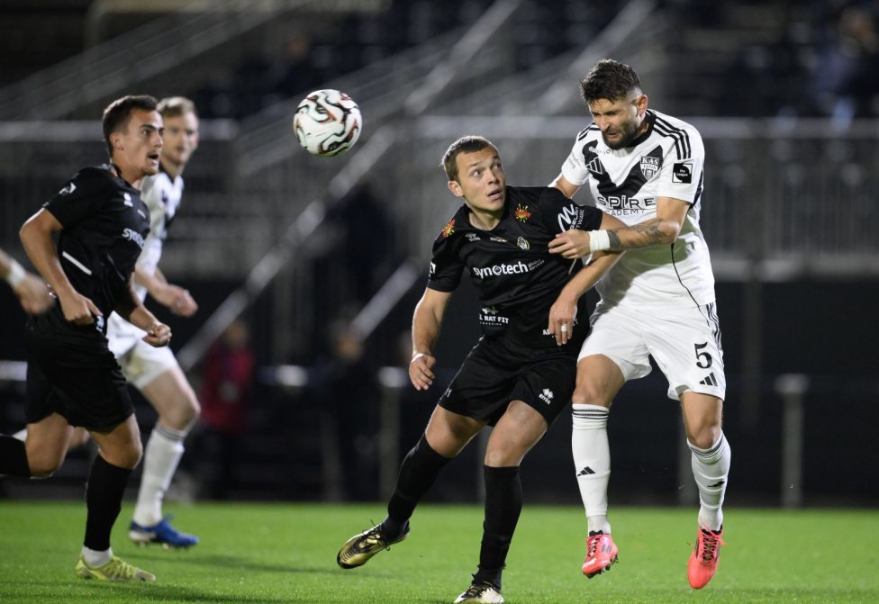 Spielszene bei Olympic Charleroi vs AS Eupen