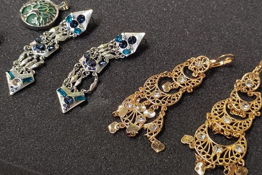 Modeschmuck aus Fernost, der bei Kontrollen am Brüsseler Flughafen Zaventem beschlagnahmt wurde