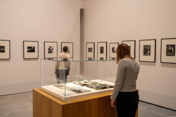 Blick in die Ausstellung "Geschenkte Momente" - "Instants Donnés": Robert-Doisneau-Retrospektive im Museum La Boverie in Lüttich