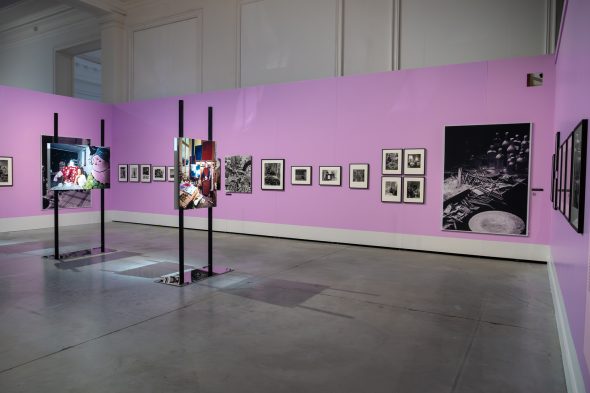 Blick in die Ausstellung "Geschenkte Momente" - "Instants Donnés": Robert-Doisneau-Retrospektive im Museum La Boverie in Lüttich