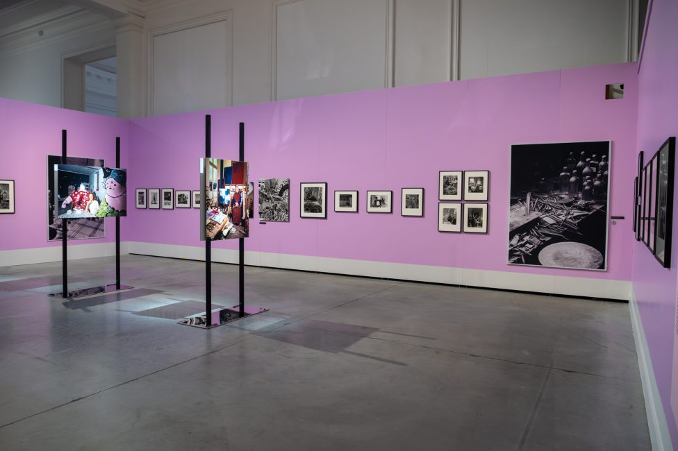 Blick in die Ausstellung "Geschenkte Momente" - "Instants Donnés": Robert-Doisneau-Retrospektive im Museum La Boverie in Lüttich