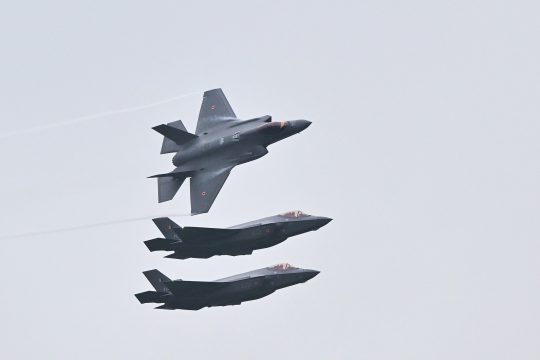 Die ersten drei belgischen F-35 bei ihrer Ankunft in Florennes