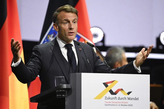 Frankreichs Präsident Emmanuel Macron bei seiner Rede zum Tag der Deutschen Einheit am 3. Oktober 2025