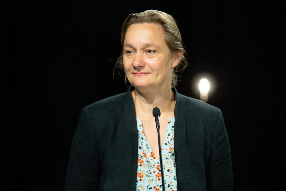 Infektiologin Erika Vlieghe bei einer Fernsehdebatte über Corona 2020