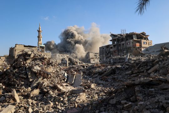 Nach einem israelischen Angriff am 19. Oktober steigt Rauch im Gazastreifen auf
