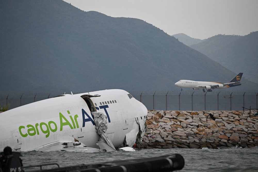 Der verunglückte Jumbo-Jet im Meer