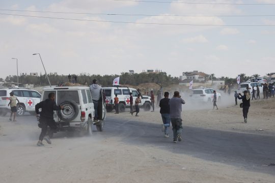 IKRK-Fahrzeuge am Montag in Deir el-Balah im Gazastreifen