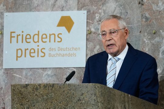 Karl Schlögel hält seine Dankesrede bei der Preisverleihung