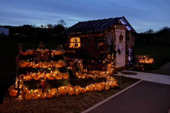 Das Kürbishäuschen in der Dunkelheit