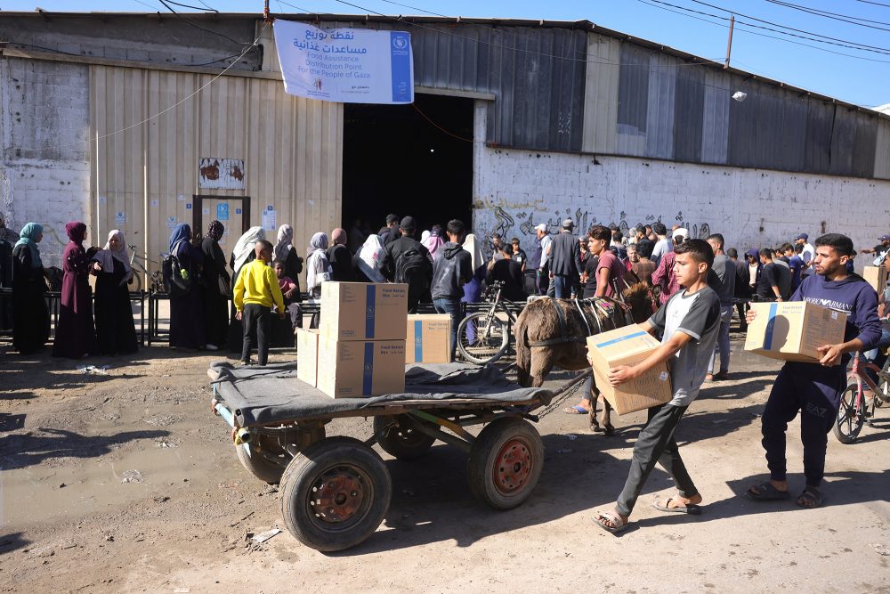 Lebensmittelausgabe des World Food Programme (WFP) in Al-Zawayda im Gazastreifen