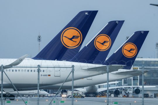 Lufthansa-Flugzeuge am Flughafen München