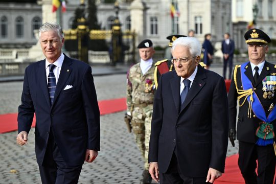 Der italienische Präsident Mattarella ist in Brüssel von König Philippe empfangen worden
