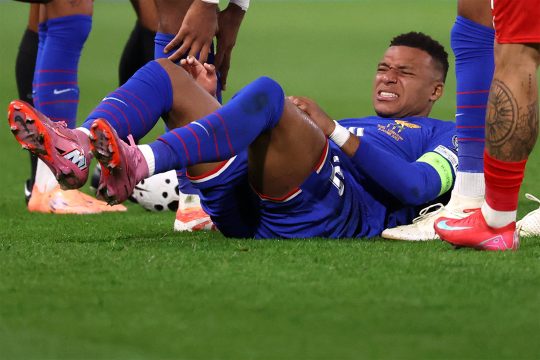 Kylian Mbappé am Boden