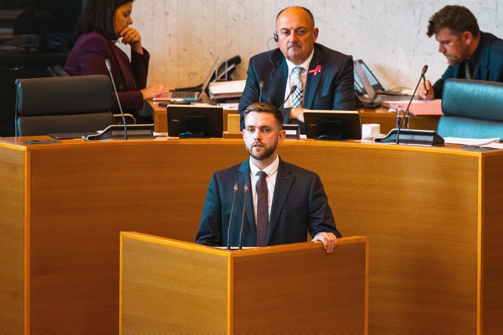 Patrick Spies in der Plenarsitzung des wallonischen Parlaments in Namur am Mittwoch