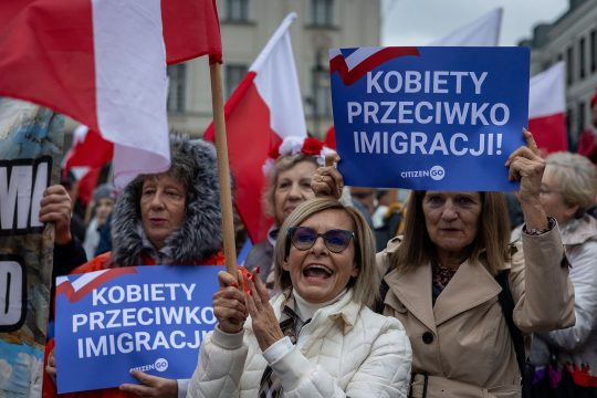 Polen protestieren mit Plakaten gegen Migration und Mercosur