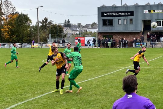 Spieler von Raeren-Eynatten und Tournai in Aktion