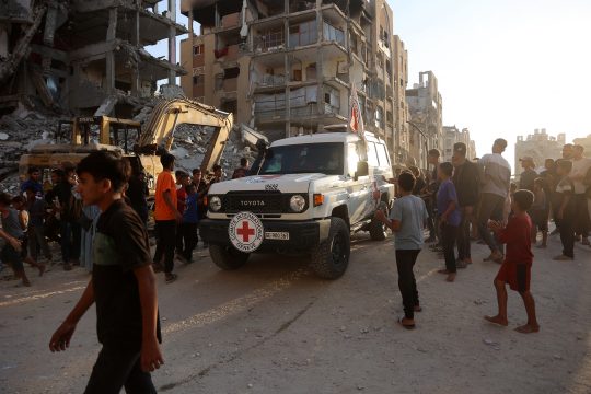 Fahrzeug des Roten Kreuzes in Chan Junis