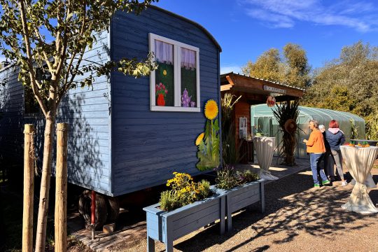 Der Bauwagen im Schulgarten der Grundschule Kettenis