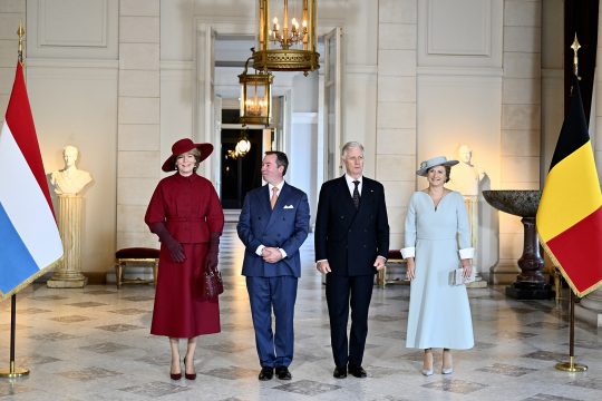 Königin Mathilde, Großherzog Guillaume, König Philippe und Großherzogin Stephanie im Königlichen Palast in Brüssel