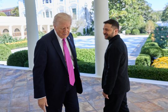 US-Präsident Donald Trump und sein ukrainischer Amtskollege Wolodymyr Selenskyj vor dem Weißen Haus