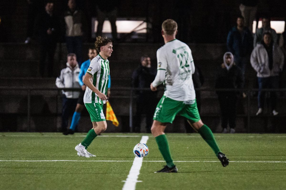 Spieler von Union Kelmis und Verviers in Aktion auf dem Spielfeld